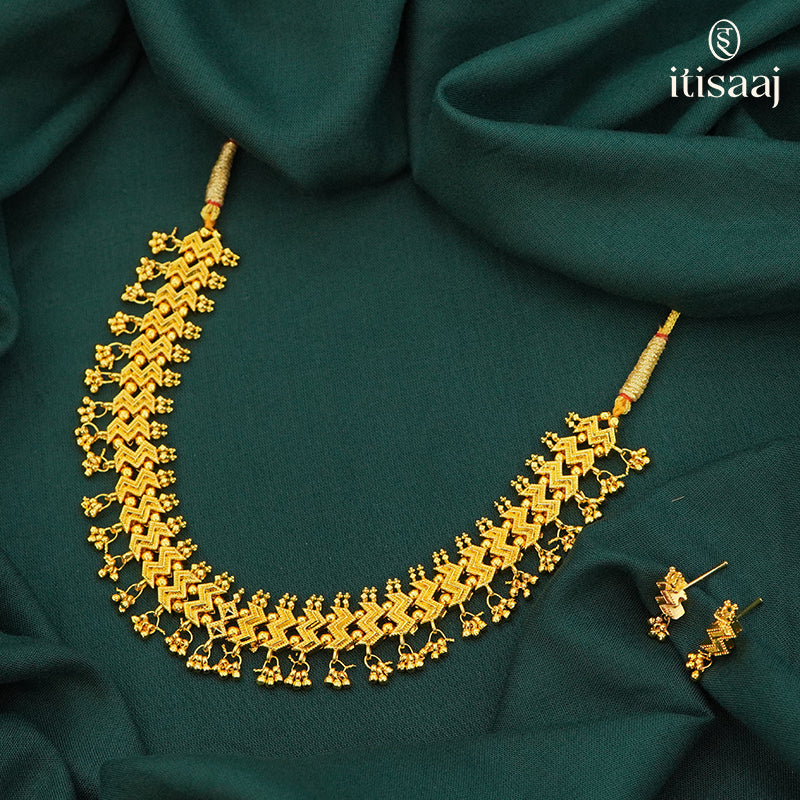 Traditional Maharashtrian Kolhapuri Peti Har W Peti (with earrings)