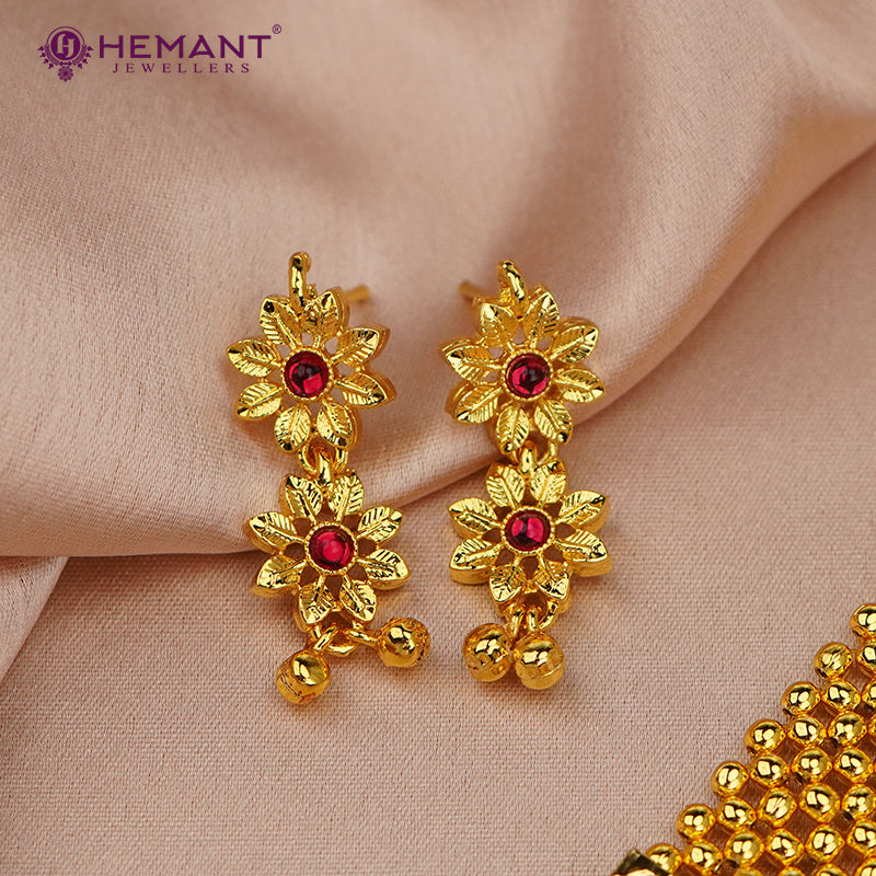 Traditional Maharashtrian Kolhapuri Thushi Patta Spot Bakuli with Earrings