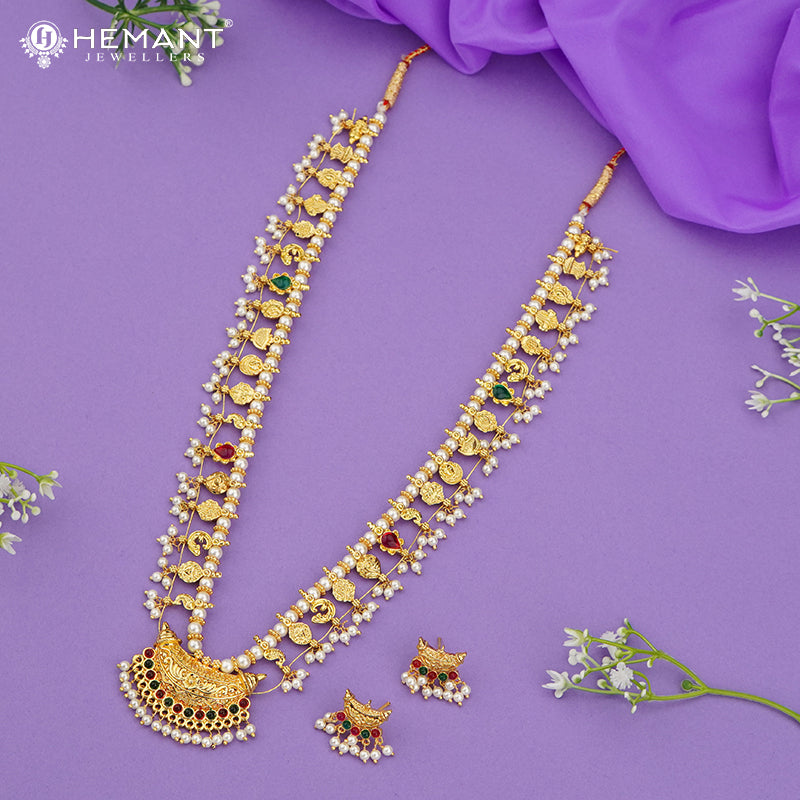 Traditional Maharashtrian Kolhapuri Saaj Moti 18 Pan Boat with earrings