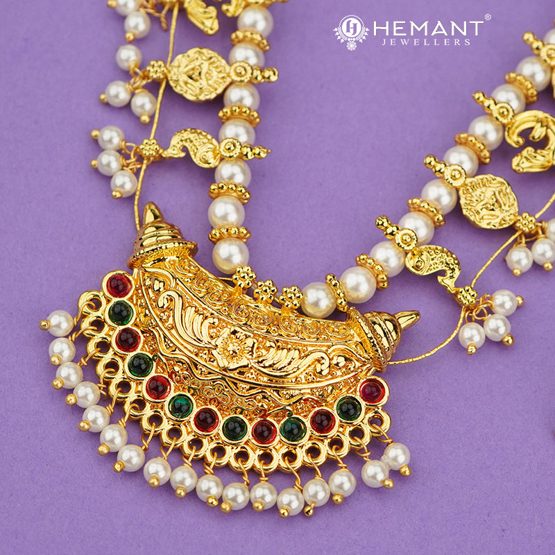 Traditional Maharashtrian Kolhapuri Saaj Moti 18 Pan Boat with earrings