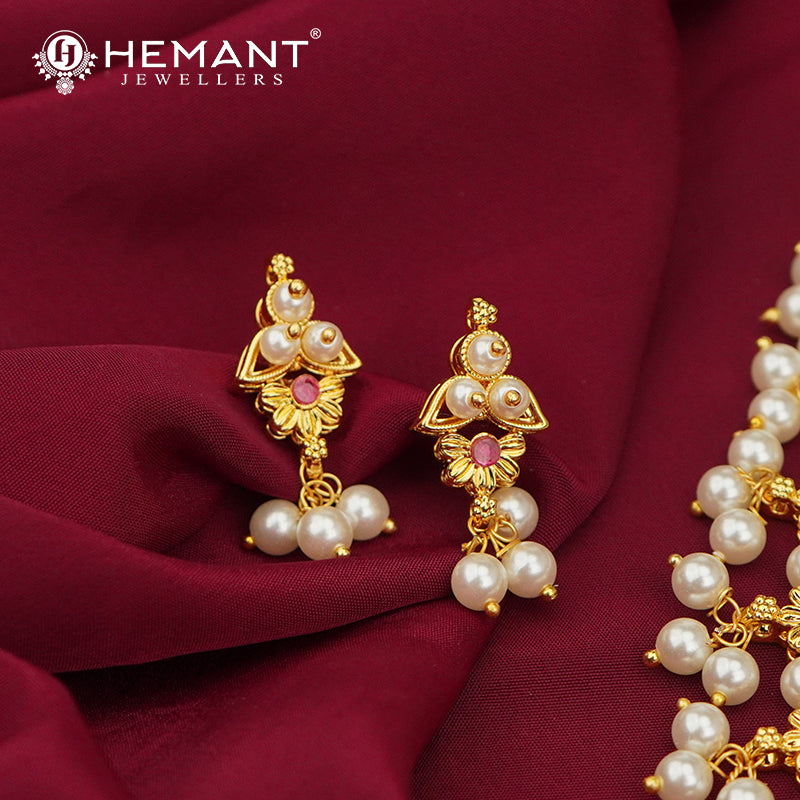 Traditional Maharashtrian Kolhapuri Moti Har 17 Peti 3 Paan Flower (with Earrings)