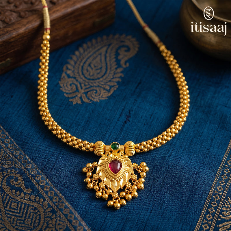 Traditional Maharashtrian Kolhapuri Thushi 2 No. Pan Pendal - 2784