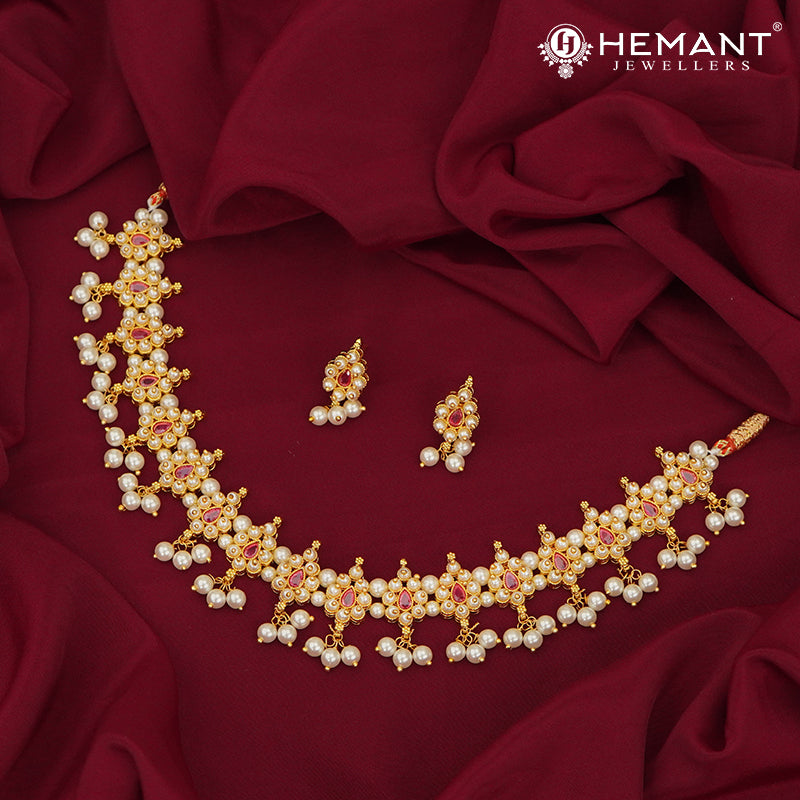 Traditional Maharashtrian Kolhapuri Moti Har 17 Panadi Peti (with Earrings)
