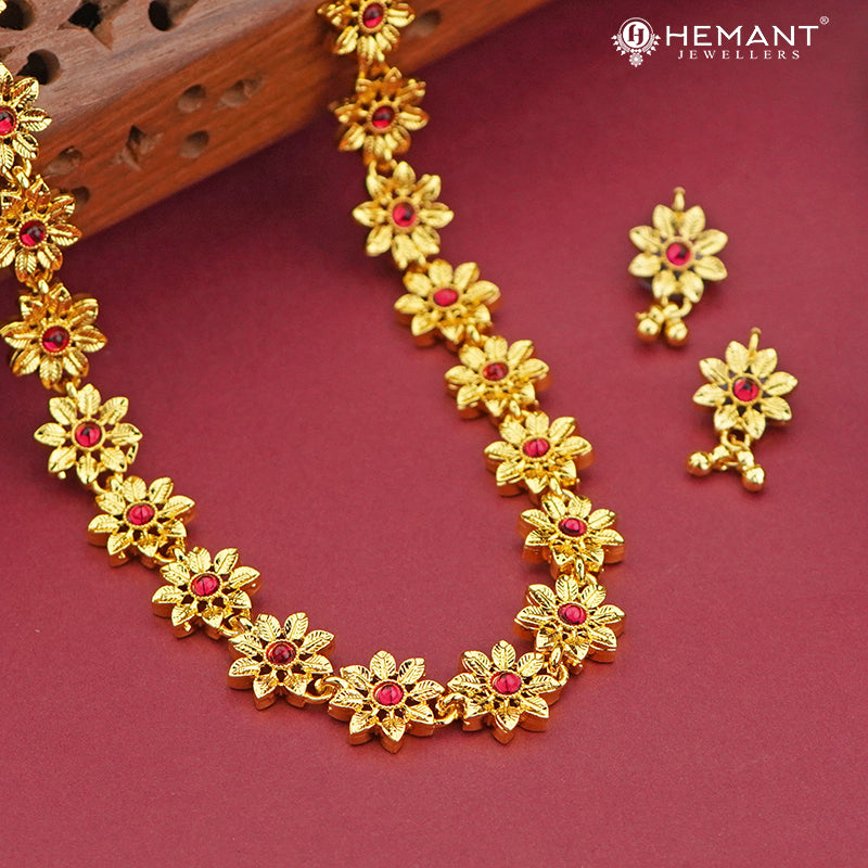 Traditional Maharashtrian Kolhapuri Bakuli Har I Line Stone Short (with earrings)