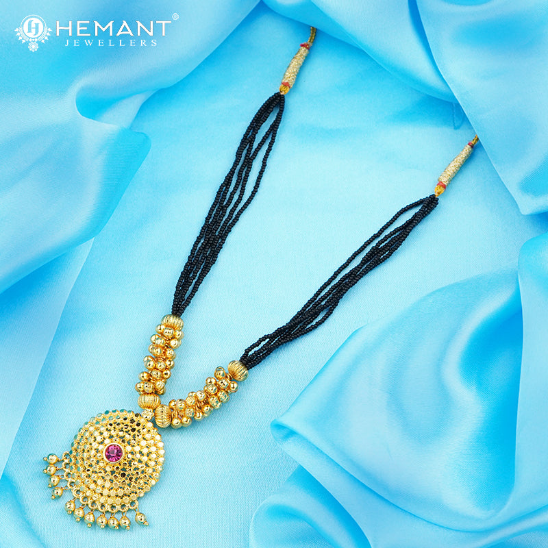Traditional Maharashtrian Kolhapuri Mangalsutra Big Ghas Saj Veni