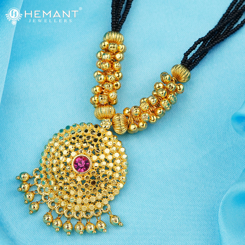 Traditional Maharashtrian Kolhapuri Mangalsutra Big Ghas Saj Veni