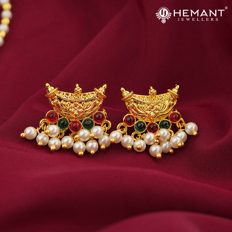 Traditional Maharashtrian Moti Mala Gund Boat (with earrings)