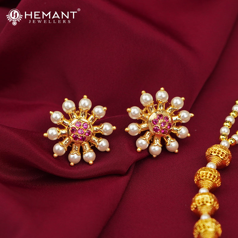 Traditional Maharashtrian Moti Mala Gund Ratachakra Pendal(with earrings)