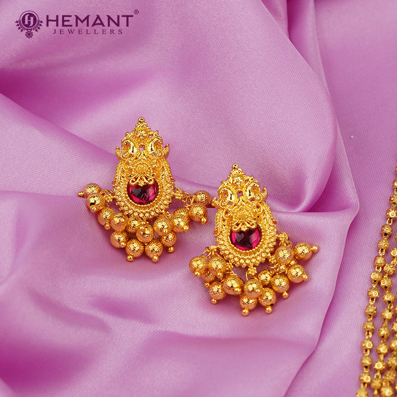 Traditional Maharashtrian Kolhapuri Micro Gold Plated Dot Mala 6 Line Saj Laxmi Pendal Short (with Earrings)