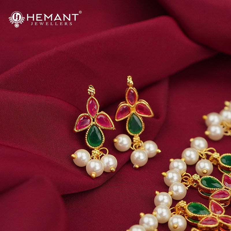 Traditional Maharashtrian Moti Har 4 Paan Peacock 7 Stone (with earrings)