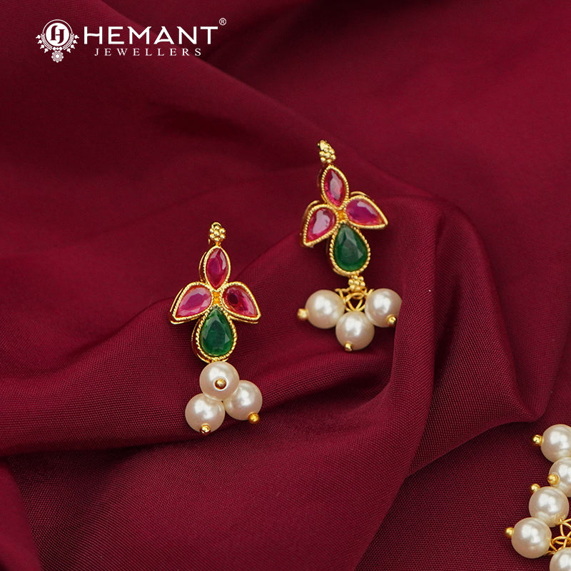 Traditional Maharashtrian Moti Har 4 Paan Saj Laxmi Pendal (with earrings)