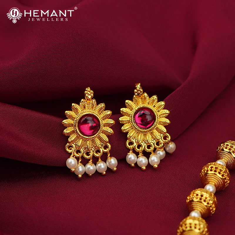 Traditional Maharashtrian Moti Mala Gund Surya Pendal(with earrings)