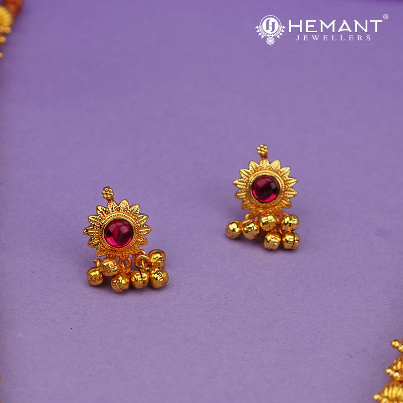 Traditional Maharashtrian Kolhapuri Saaj Geru 5 Panadi 29 Pan Surya Pendal (with Earrings)