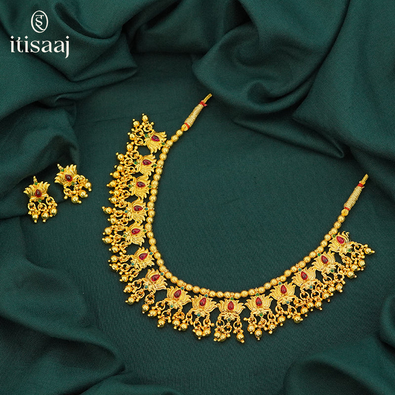 Traditional Maharashtrian Kolhapuri Peti Har Kamal Pendal with Earrings - 4458