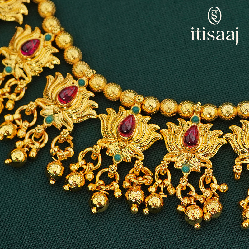 Traditional Maharashtrian Kolhapuri Peti Har Kamal Pendal with Earrings - 4458