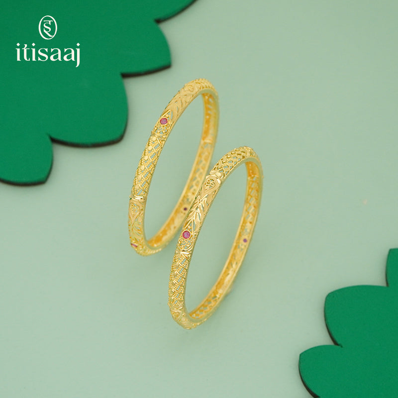 Forming Gold Bangles with Delicate Texture – 5166-68