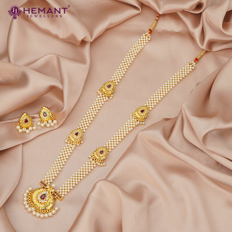 Traditional Maharashtrian Kolhapuri Thushi Patta Long Moti Karwari Pan RG With Earrings