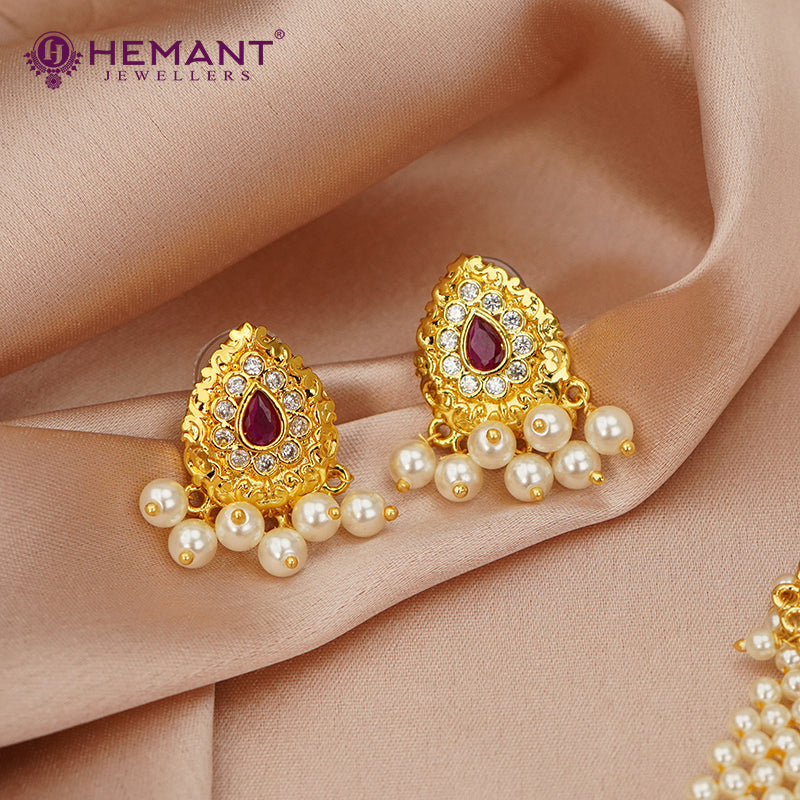 Traditional Maharashtrian Kolhapuri Thushi Patta Long Moti Karwari Pan RG With Earrings