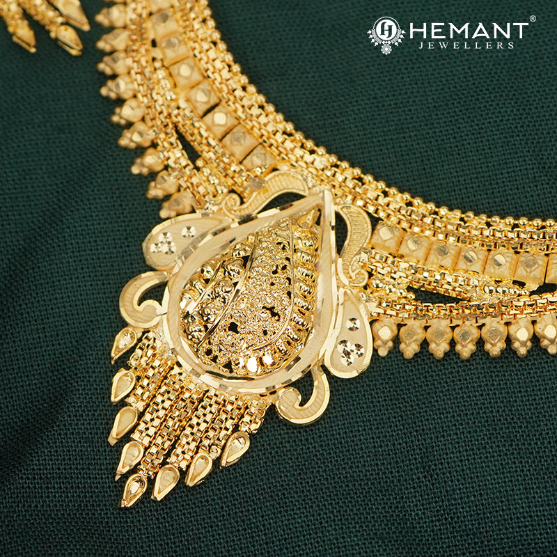 Traditional Maharashtrian Short Necklace Set with Filigree Earrings - 5332