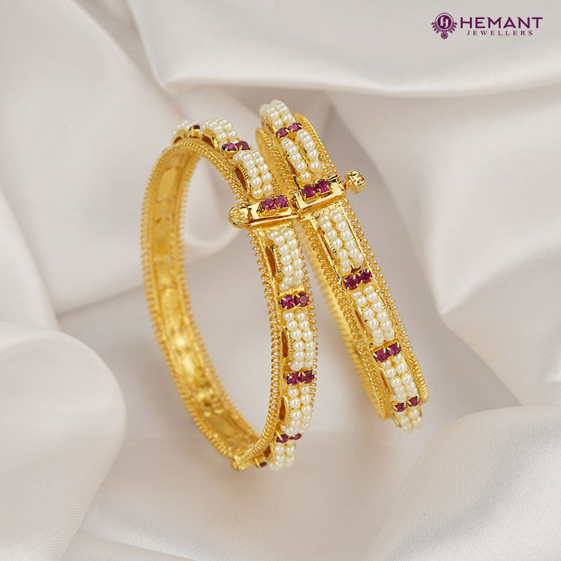 Traditional Maharashtrian Kolhapuri Bangles Moti Mayuri II