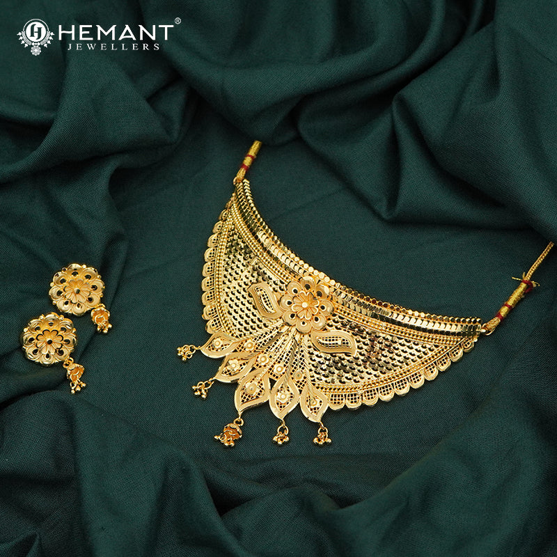 Forming Gold Filigree Collar Necklace Set | Traditional Marathi Jewellery - 5115