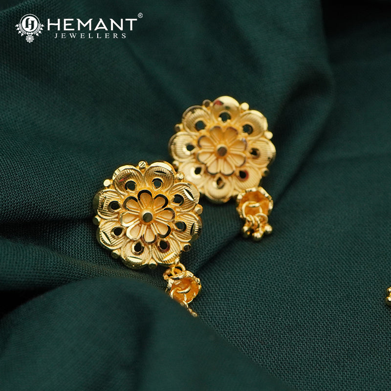 Forming Gold Filigree Collar Necklace Set | Traditional Marathi Jewellery - 5115