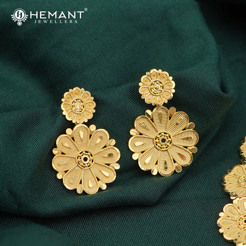 Forming Gold Floral Necklace and Earring Set - 5107