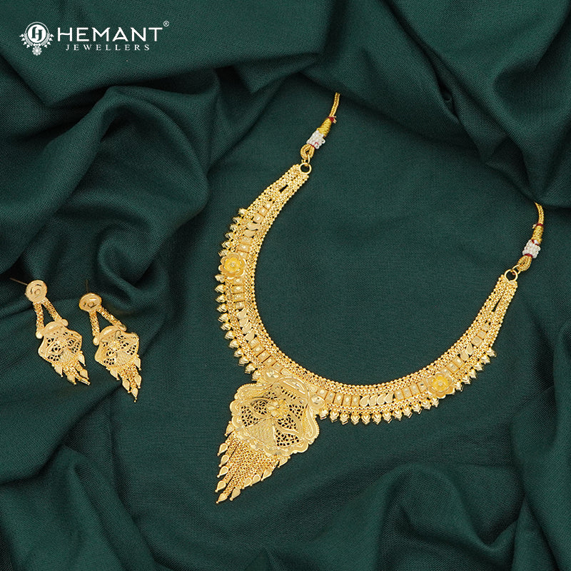 Forming Gold Kolhapuri Filigree Necklace Set | Traditional Maharashtrian Wedding Jewellery - 5105