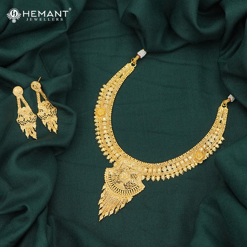 Forming Gold Kolhapuri Style Choker Set | Traditional Maharashtrian Necklace and Earrings - 5104