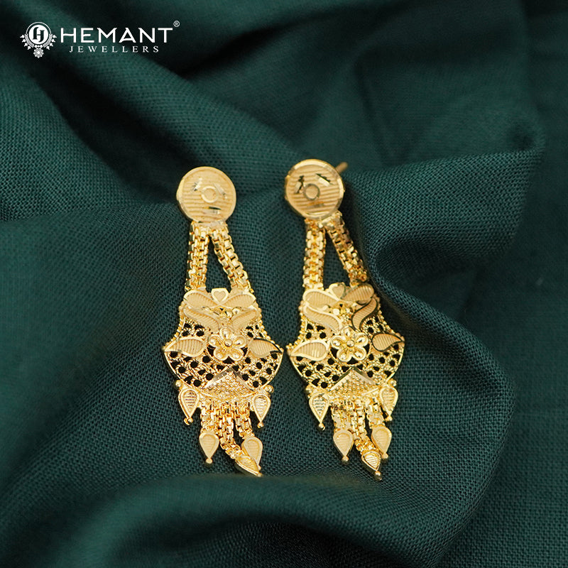 Forming Gold Kolhapuri Style Choker Set | Traditional Maharashtrian Necklace and Earrings - 5104