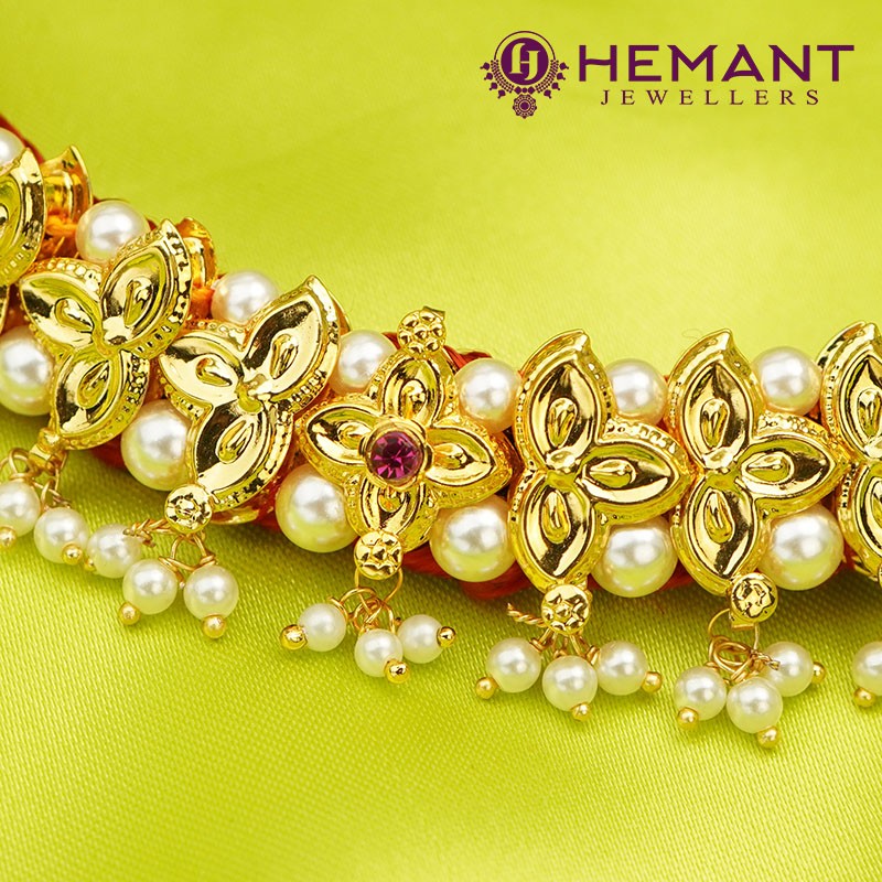 Traditional Maharashtrian Kolhapuri Gadi Thushi Belpan Moti (with earrings)