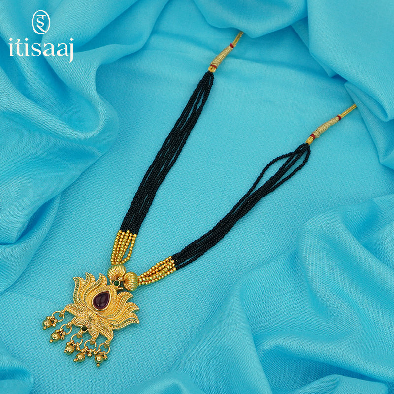 Traditional Maharashtrian Kolhapuri Mangalsutra 12 Mani Kamal Pendal - 1970