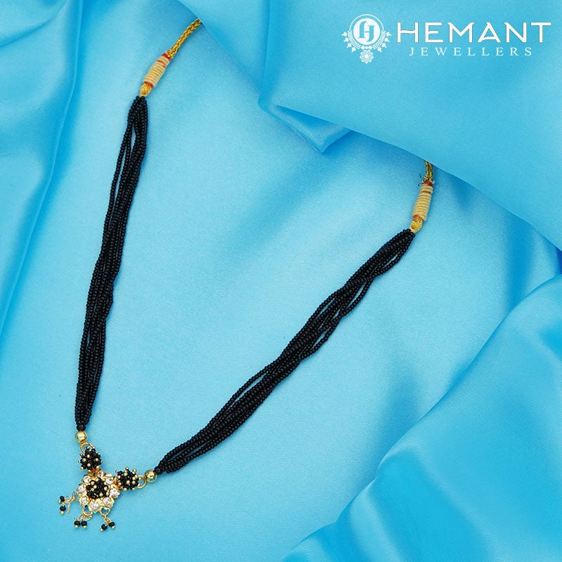 Traditional Maharashtrian Kolhapuri Mangalsutra Plain Ghas 8 Stone Triveni - 647