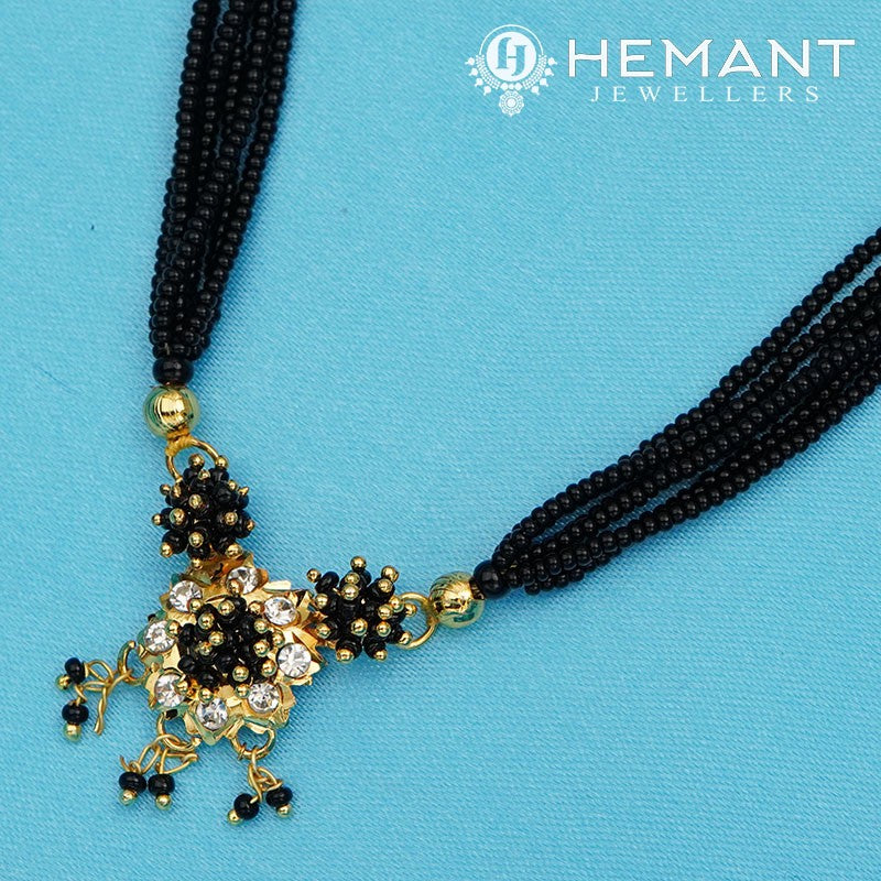 Traditional Maharashtrian Kolhapuri Mangalsutra Plain Ghas 8 Stone Triveni - 647