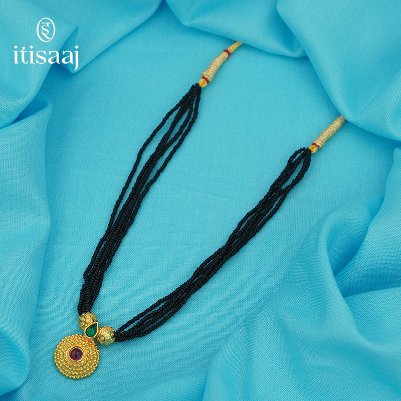Traditional Maharashtrian Kolhapuri Mangalsutra Plain Saj Rava Tilak - 1928