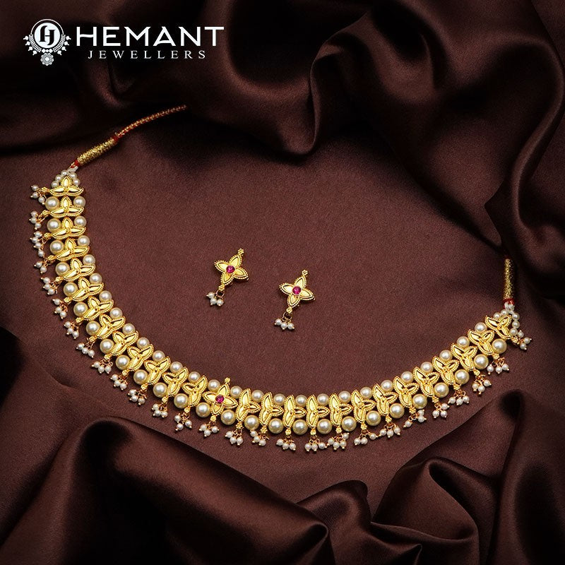 Traditional Maharashtrian Kolhapuri Moti Necklace Belpan – itisaaj
