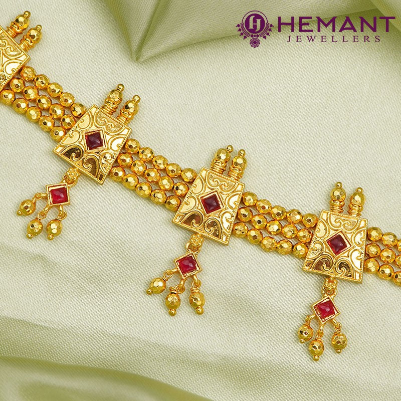 Traditional Maharashtrian Kolhapuri Peti Har 5 Square Lolak (with earrings)