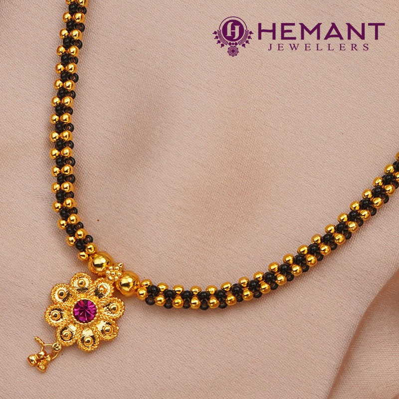 Traditional Maharashtrian Kolhapuri Thushi BG Flower Pendal