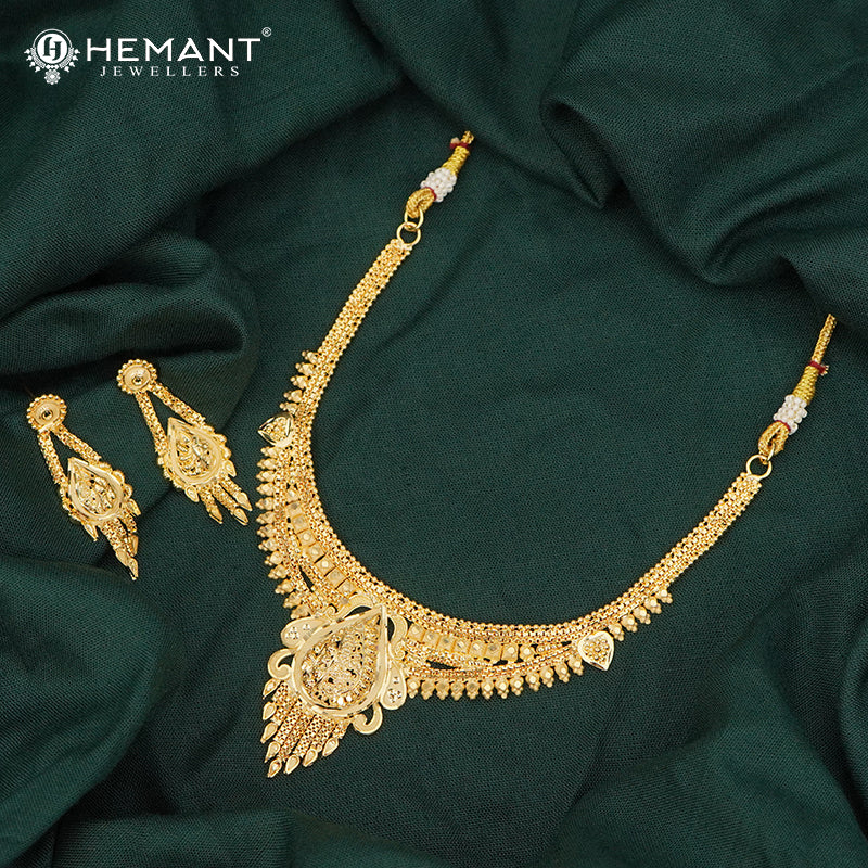 Traditional Maharashtrian Short Necklace Set with Filigree Earrings - 5332